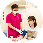 FEATURE 03 プライバシーに配慮した検査環境だから女性でも安心